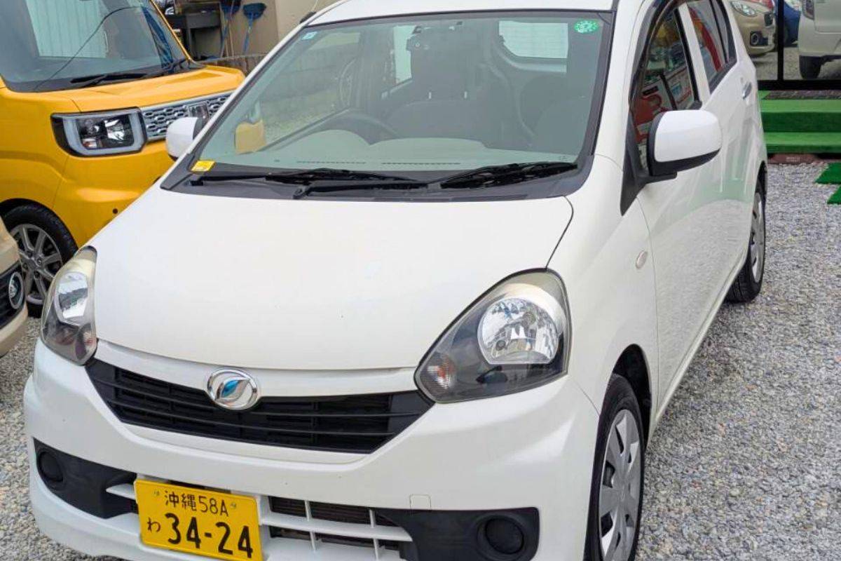 沖縄レンタカーYUYUおすすめ沖縄観光におすすめ格安軽自動車レンタカーDAIHATSUミライース