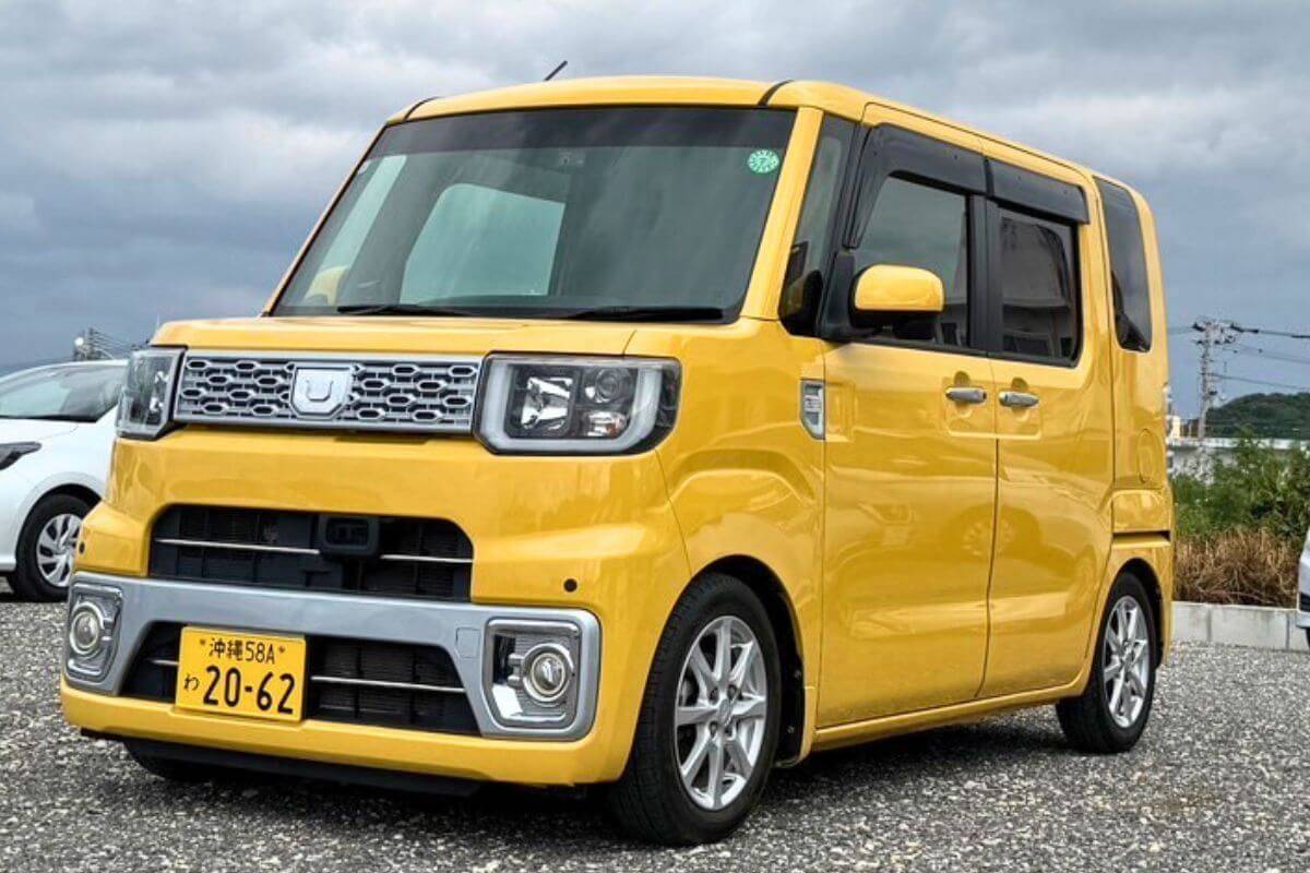 沖縄レンタカーYUYUの人気軽自動車レンタカーDAIHATSUウェイク